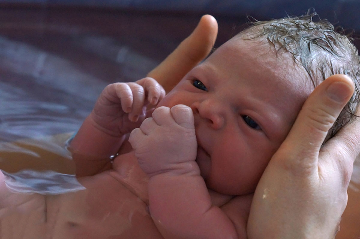 زایمان طبیعی در آب