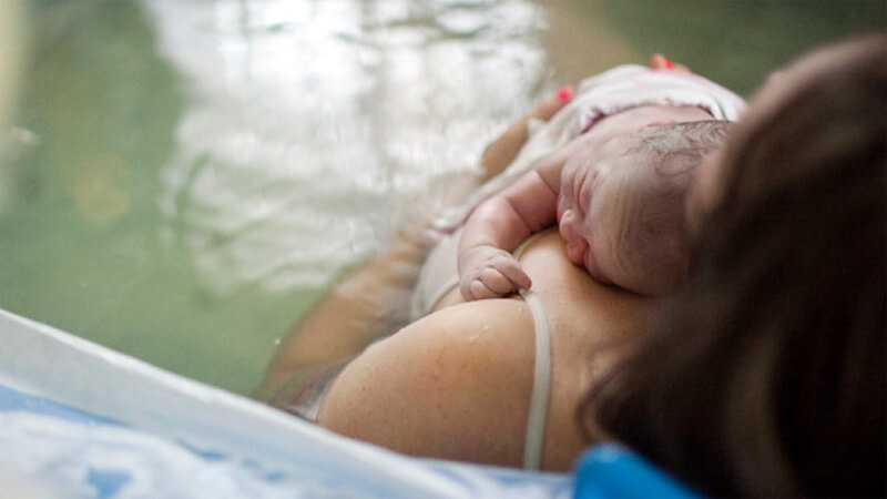 زایمان طبیعی در آب