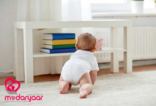 چهار دست و پا رفتن نوزاد