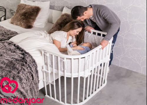 تخت کنار مادر