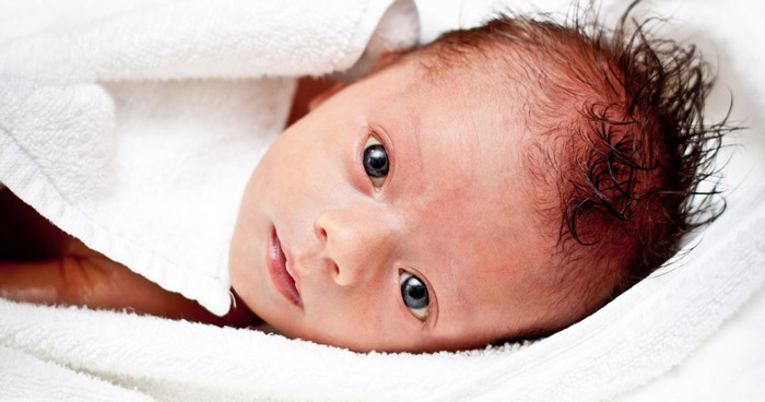عرق کردن نوزاد