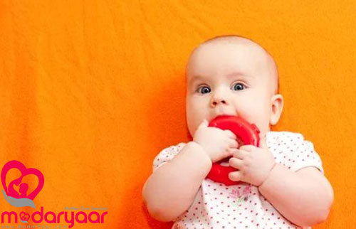 دندان گیر نوزاد